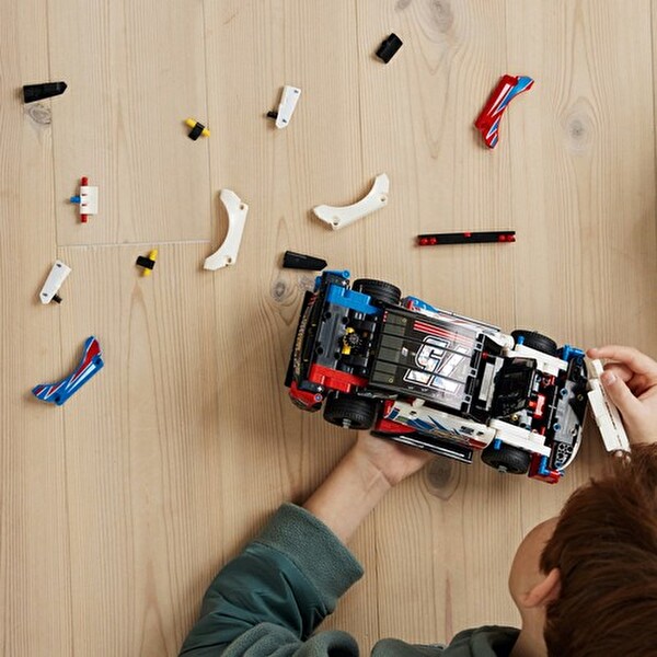 LEGO Technic Nascar Yeni Nesil Chevrolet Camaro ZL1 42153