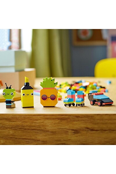 LEGO Classic Yaratıcı Neon Eğlence 11027