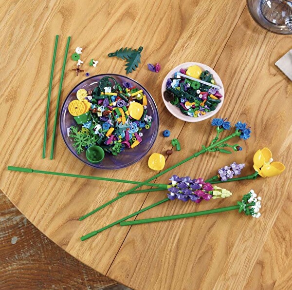 LEGO Icons Kır Çiçekleri Buketi 10313