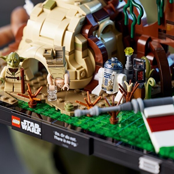 LEGO 1000 Parça Star Wars Dagobah Jedi Eğitimi Diyoraması 75330