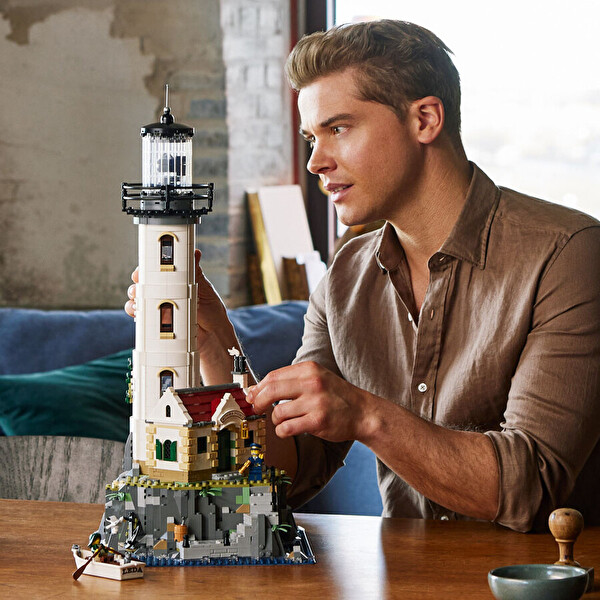 LEGO Ideas Motorlu Deniz Feneri 21335