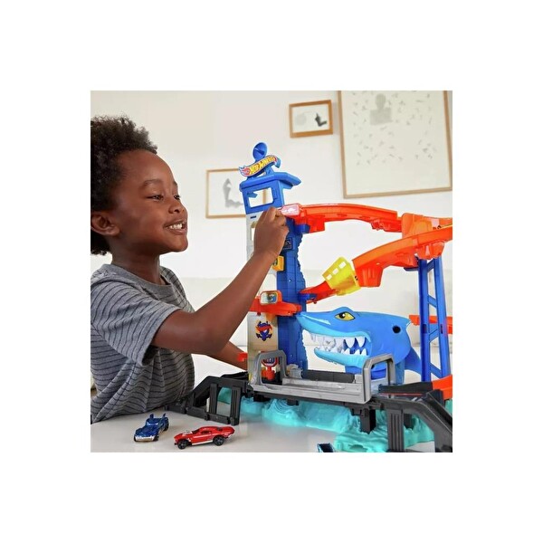 Hot Wheels Köpek Balığından Kaçış Oyun Seti HDP06
