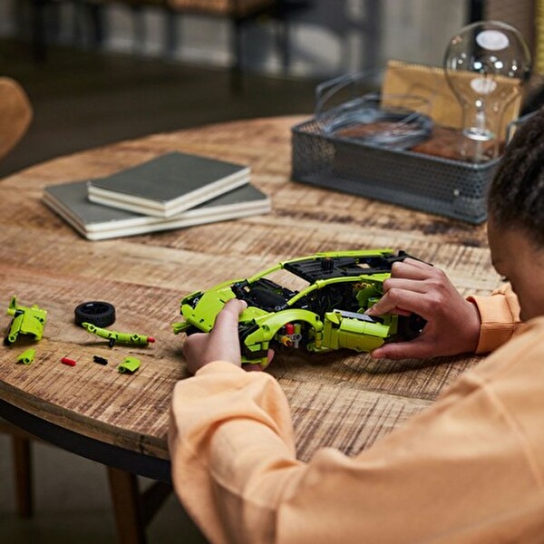 LEGO Technic Lamborghini Huracán Tecnica Süper Spor Arabaları Seven Çocuklar İçin Yaratıcı Oyuncak 42161