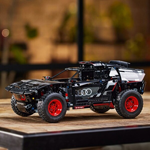 LEGO Technic Audi RS Q E-tron Uzaktan Kumandalı Ralli Arabalarını Seven Çocuklar İçin Yaratıcı Oyuncak Yapım Seti 42160
