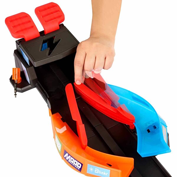 Disney Cars Karanlıkta Parlayan Yarışçılar Pist Seti HPD80