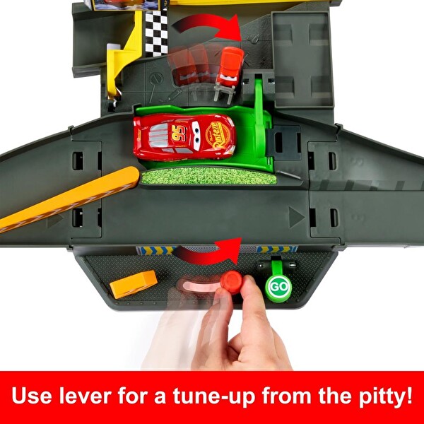 Disney Cars Piston Kupası Yarış Seti HPD81