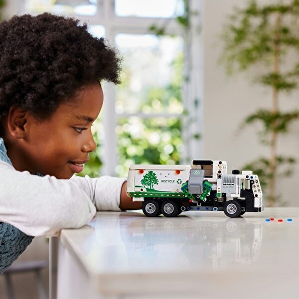LEGO Technic Mack LR Electric Çöp Kamyonu 42167