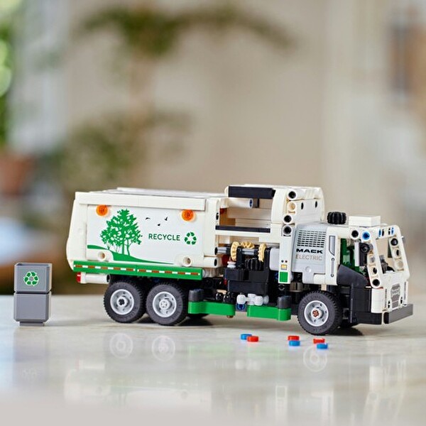 LEGO Technic Mack LR Electric Çöp Kamyonu 42167