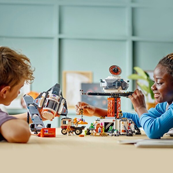 LEGO City Uzay Üssü ve Roket Fırlatma Rampası 60434