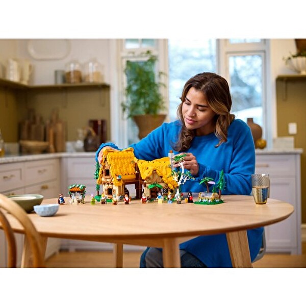 LEGO Disnep Pamuk Prenses ve Yedi Cücelerin Evi 43242
