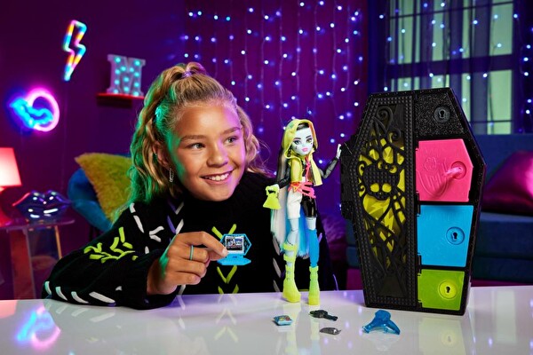 Mattel Monster High Neon Frankiestein Oyun Seti S3 HPD59-HNF79