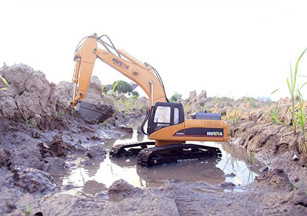 Huina 1/14 23 Kanal Full Metal Şese RC Model Profesyonel Uzaktan Kumandalı Paletli Kepçe Ekskavatör İş Makinası