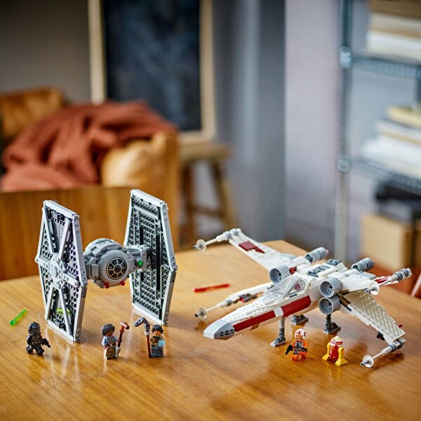 LEGO Star Wars TIE Fighter ve X-Wing Birleşimi 75393