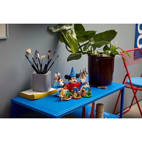 LEGO Ideas 1103 Parça Magic Of Disney 21352