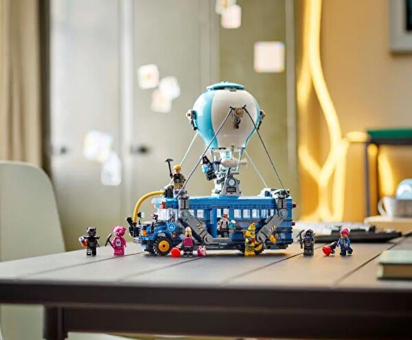 LEGO Fortnite Savaş Otobüsü 77073