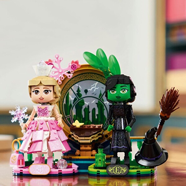 LEGO Wicked Elphaba ve Glinda Figürleri 75682