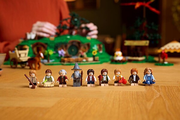 LEGO Yüzüklerin Efendisi: Shire 10354