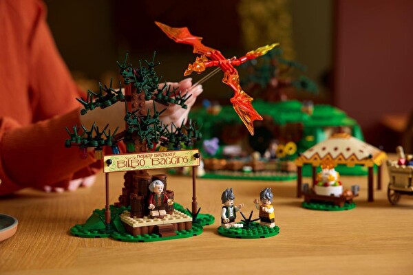 LEGO Yüzüklerin Efendisi: Shire 10354