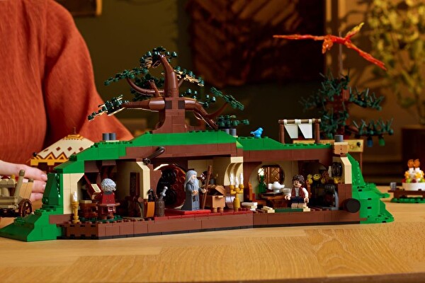 LEGO Yüzüklerin Efendisi: Shire 10354