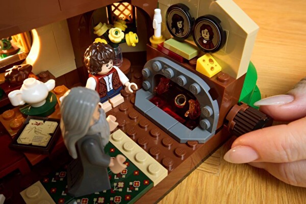 LEGO Yüzüklerin Efendisi: Shire 10354
