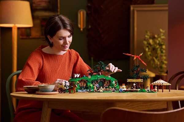 LEGO Yüzüklerin Efendisi: Shire 10354
