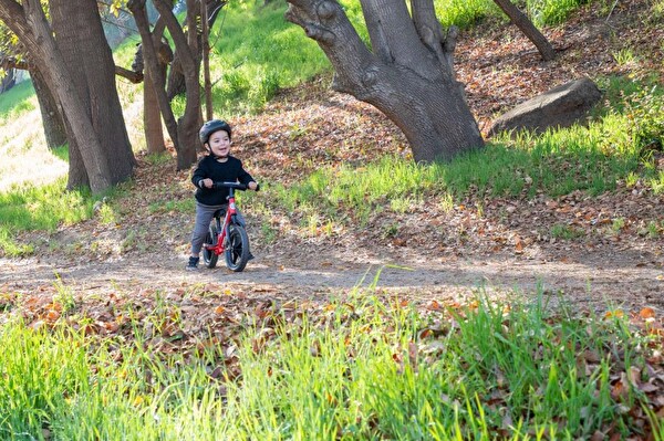 Strider 12 Sport Kırmızı Denge Bisikleti