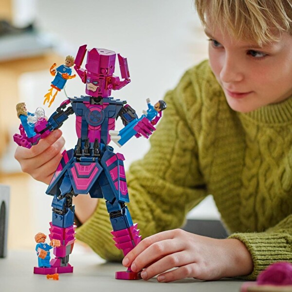 LEGO Marvel Fantastik Dörtlü Galactus Yapım Figürüne Karşı 76316