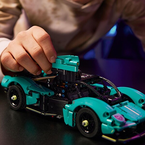 LEGO Technic Aston Martin Valkyrie 42208