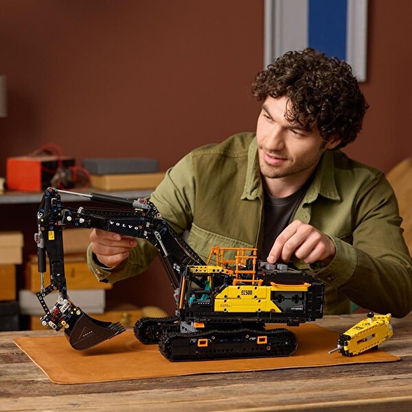 LEGO Technic Volvo EC500 Hybrid Ekskavatör 42215