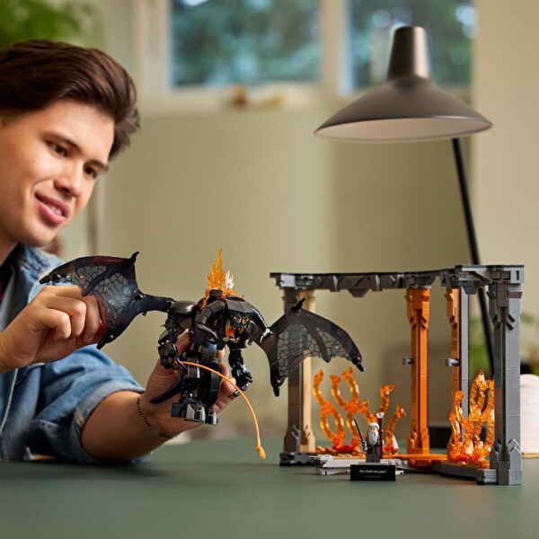 LEGO Icons Yüzüklerin Efendisi: Balrog Kitaplık Dekoru 10367