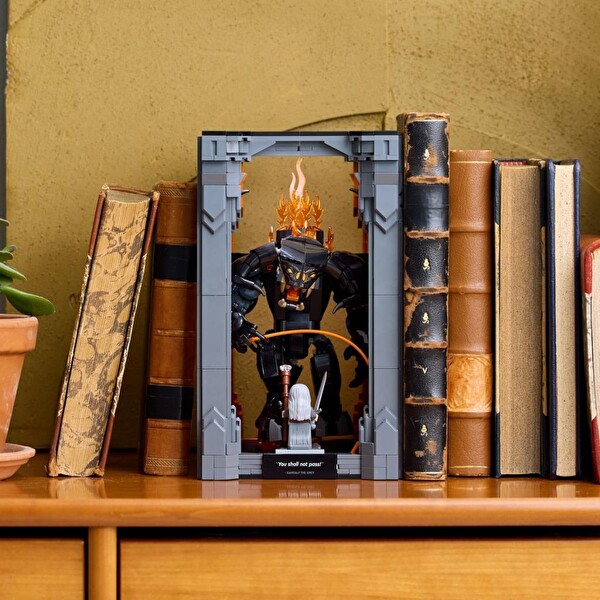 LEGO Icons Yüzüklerin Efendisi: Balrog Kitaplık Dekoru 10367