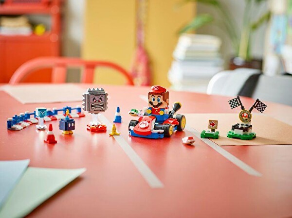 LEGO Super Mario: Mario Kart İnteraktif Mario ve Standart Kart 72043