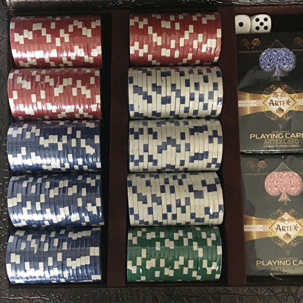 Star Oyun Deri Çantalı Lüks Poker Çipi 300'lük - 1086155