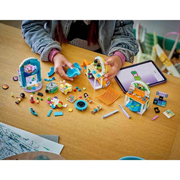 LEGO Friends Eğlenceli Kapalı Oyun Parkı 42686