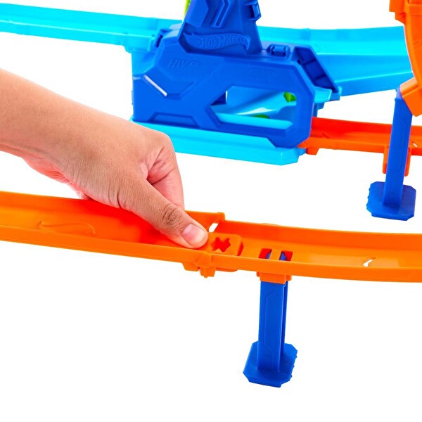 Hot Wheels Akrobasi Pistleri, Dolambaçlı Hız Pisti Seti ve Metal Araba JHK73