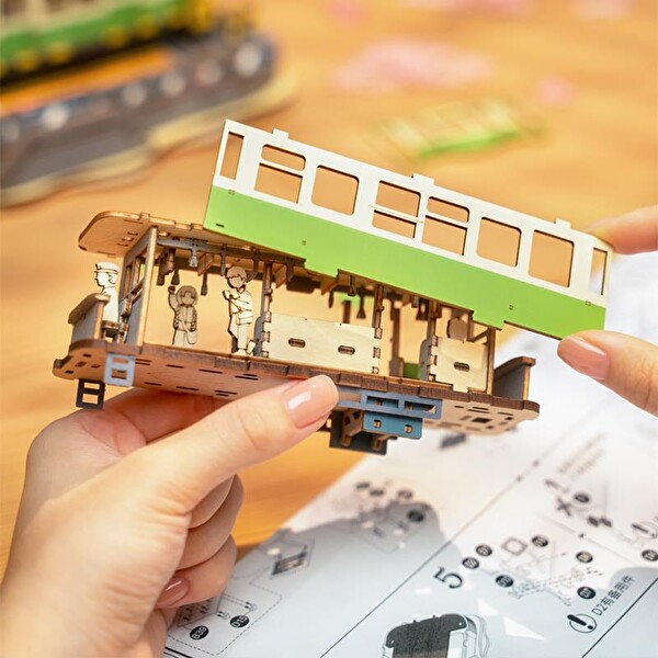 Rolife TGS02 Lokomotif Tren Sakura Journey DIY Minyatür Maket Model Seti Ahşap 3D Wooden Puzzle Eğitici Hobi Tasarım Kiti