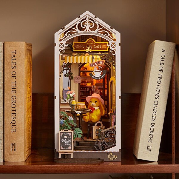 Rolife TGB15 Holiday Cafe Kitap Köşesi Book Nook DIY Minyatür Maket Model Seti Mini Dollhouse 3D Ahşap Dekoratif Hobi Kiti