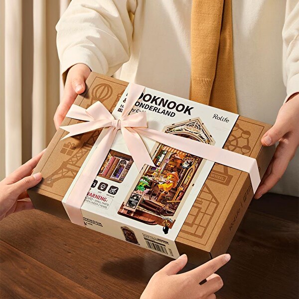 Rolife TGB15 Holiday Cafe Kitap Köşesi Book Nook DIY Minyatür Maket Model Seti Mini Dollhouse 3D Ahşap Dekoratif Hobi Kiti