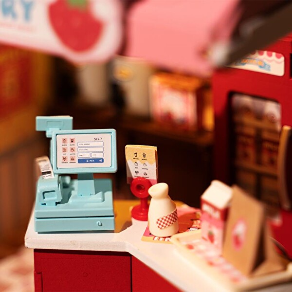 Rolife DS034 Strawberry Milk Box DIY Minyatür Süt Dükkanı Maketi 3D Model Kit