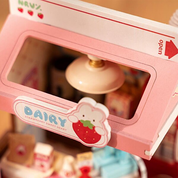 Rolife DS034 Strawberry Milk Box DIY Minyatür Süt Dükkanı Maketi 3D Model Kit