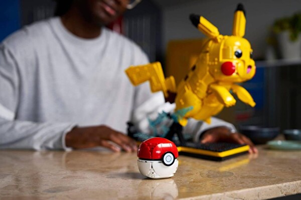 LEGO Pokemon Pikachu and Poké Ball 72152