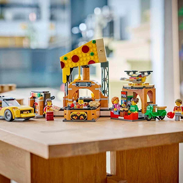 LEGO City Araçlarla Pizza Dağıtım Deneyimi 60496