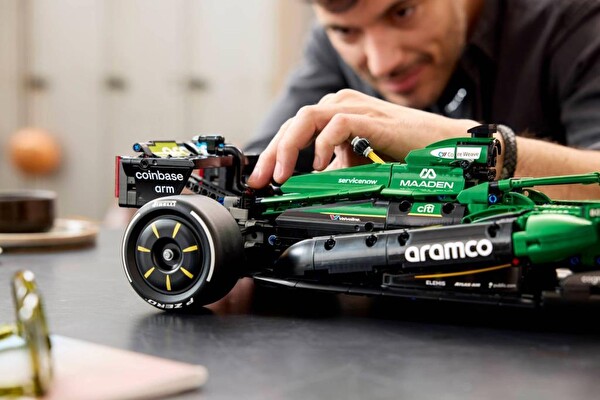LEGO Aston Martin Aramco AMR25 F1 Car 42240