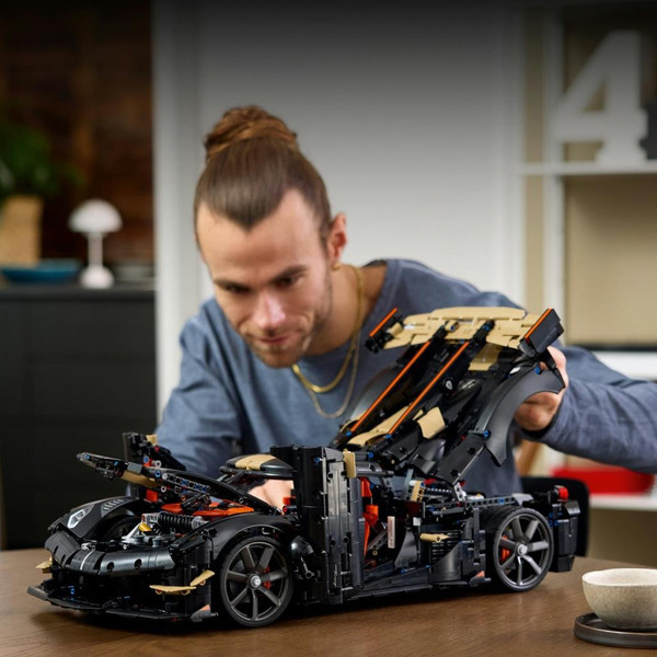 LEGO Technic Koenigsegg Sadair’s Spear Mega Araba 42232