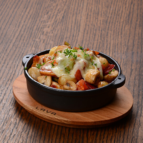 Lava Döküm Demir 14 CM Yekpare Çift Kulplu Yuvarlak Güveç Kabı Kayın Servis Ahşabı LV ECO GV 14 K4