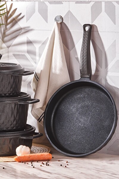 Karaca BioDiamond Döküm 7 Parça Tencere Seti- Fırın Eldiveni