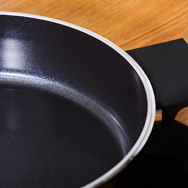 Karaca Swiss Crystal 26 CM Tencere Siyah