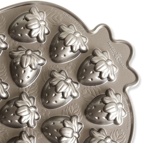 Nordic Ware 92748 Mini Çilekler Kek Kalıbı