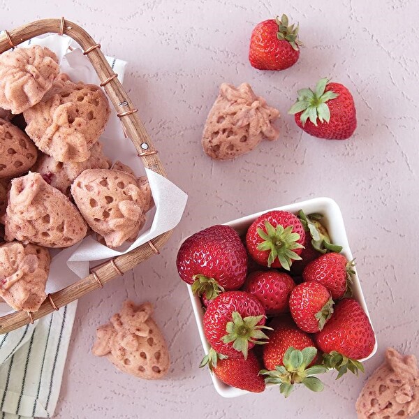 Nordic Ware 92748 Mini Çilekler Kek Kalıbı