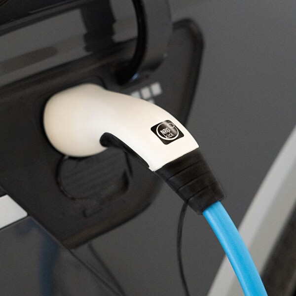 Nrgkick Çantalı Basic Plus 32A 22kW 7.5 M WiFi Bluetooth Monofaze ve Trifaze Uyumlu Taşınabilir Araç Şarj İstasyonu